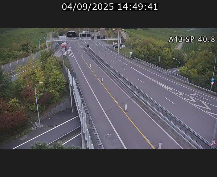 Webcam avec vue sur l'entrée côté allemand du tunnel Markusbierg à Schengen. Vue orientée vers le tunnel et Bettembourg