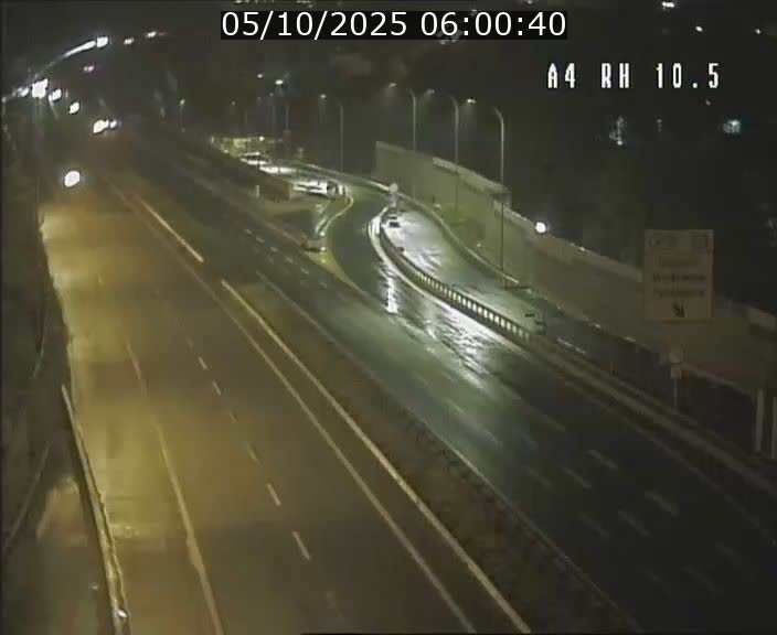Traffic live webcam Luxembourg Pontpierre - A4 - BK 10.5 - direction Luxembourg