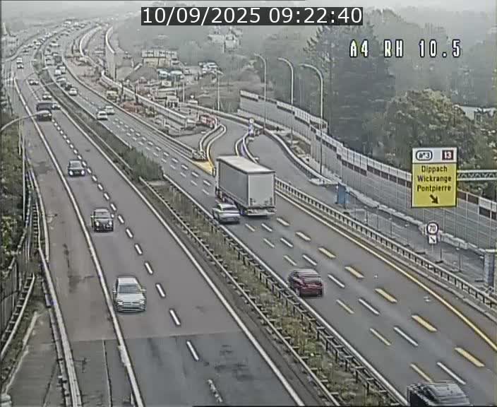 Traffic live webcam Luxembourg Pontpierre - A4 - BK 10.5 - direction Luxembourg