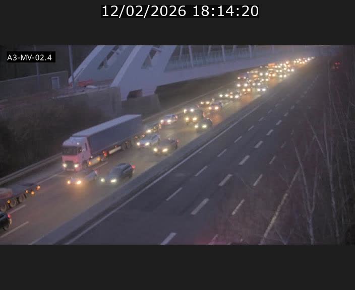 Webcam autoroute de la France (A3) au Luxembourg à Fentange, à proximité de la Croix de Gasperich. Vue orientée vers la Cloche d'Or