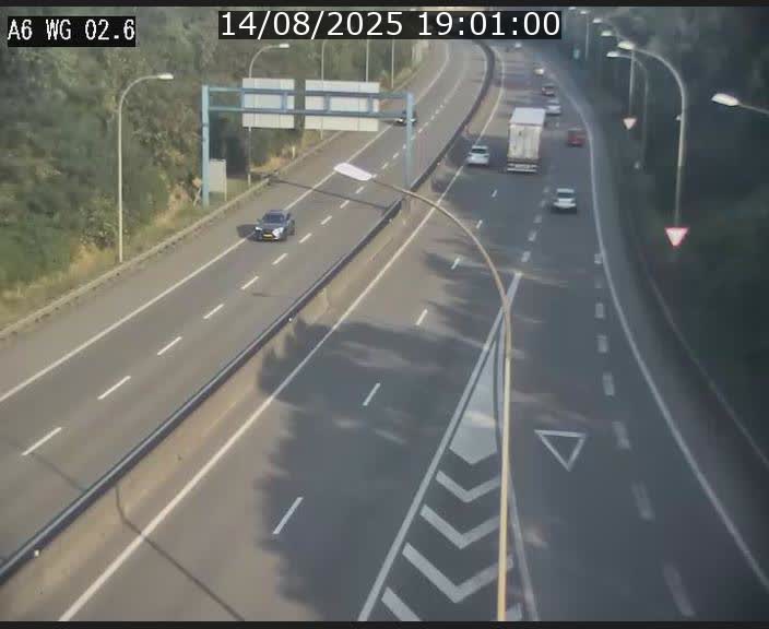 Traffic live webcam Luxembourg Croix de Cessange - A6 - BK 2.6 - direction France/Allemagne