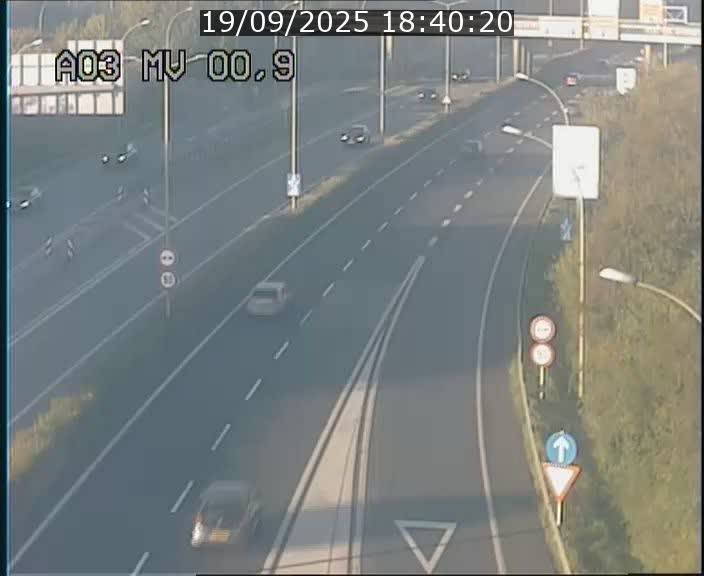 Traffic live webcam Luxembourg Croix de Gasperich - A3 - BK 0.4 - direction Luxembourg