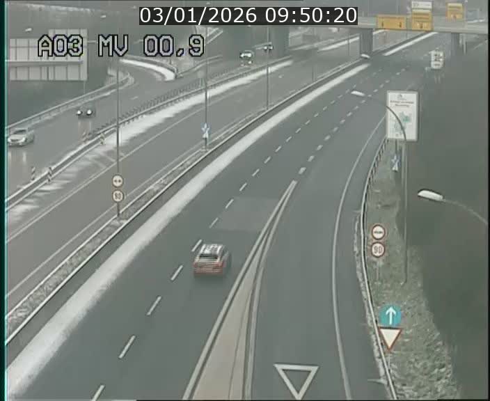 Traffic live webcam Luxembourg Croix de Gasperich - A3 - BK 0.4 - direction Luxembourg