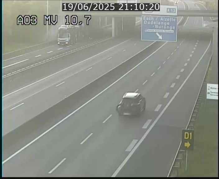 Traffic live webcam Luxembourg Croix de Bettembourg - A3 - BK 10.7 - direction France