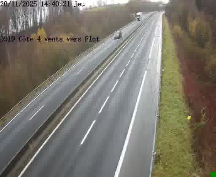 Webcam sur la D910 située dans la Côte des 4 vents. Vue orientée vers le haut de la côte, vers Faulquemont