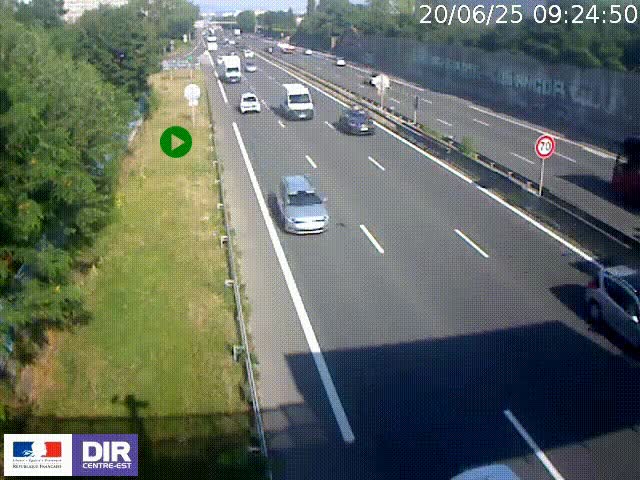 Webcam à Bron sur l'A43 à la jonction avec le boulevard périphérique de Lyon (D383). Vue orientée vers Lyon