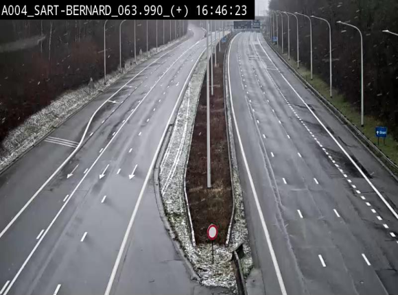 Webcam sur l'E411 à hauteur de la jonction avec la N4 à la sortie de Namur. Vue orientée vers Luxembourg