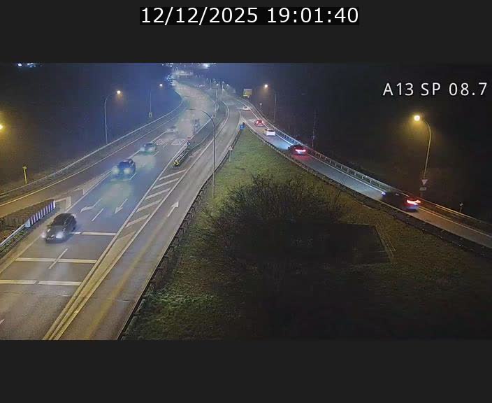 Traffic live webcam Luxembourg Jonction Lankelz - A13 direction Pétange - BK 8.7