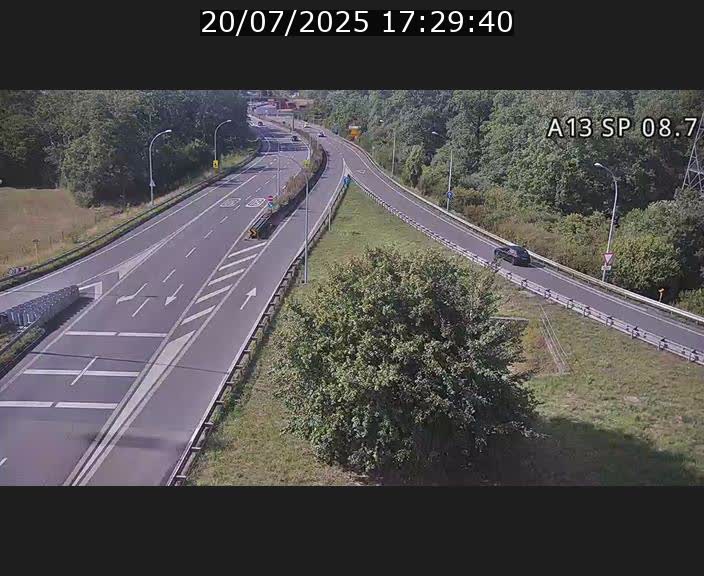 Traffic live webcam Luxembourg Jonction Lankelz - A13 direction Pétange - BK 8.7 