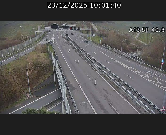 Webcam avec vue sur l'entrée côté allemand du tunnel Markusbierg à Schengen. Vue orientée vers le tunnel et Bettembourg