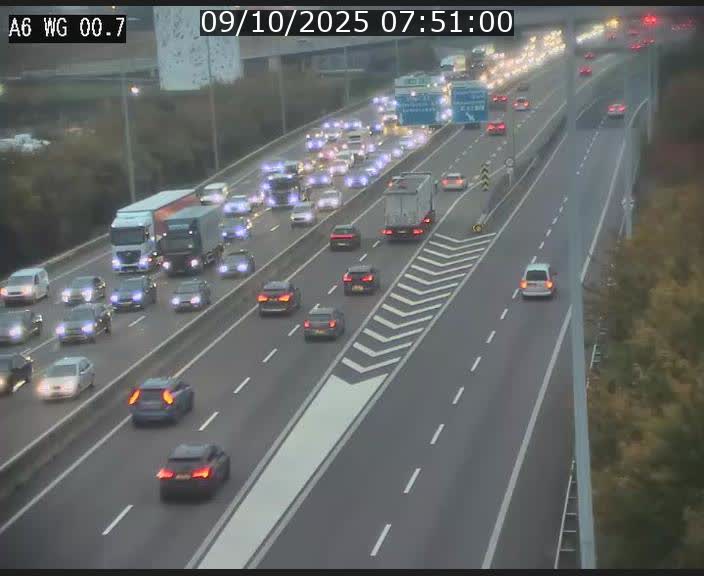 Traffic live webcam Luxembourg Croix de Cessange - A6 - BK 0.7 - direction A3 France