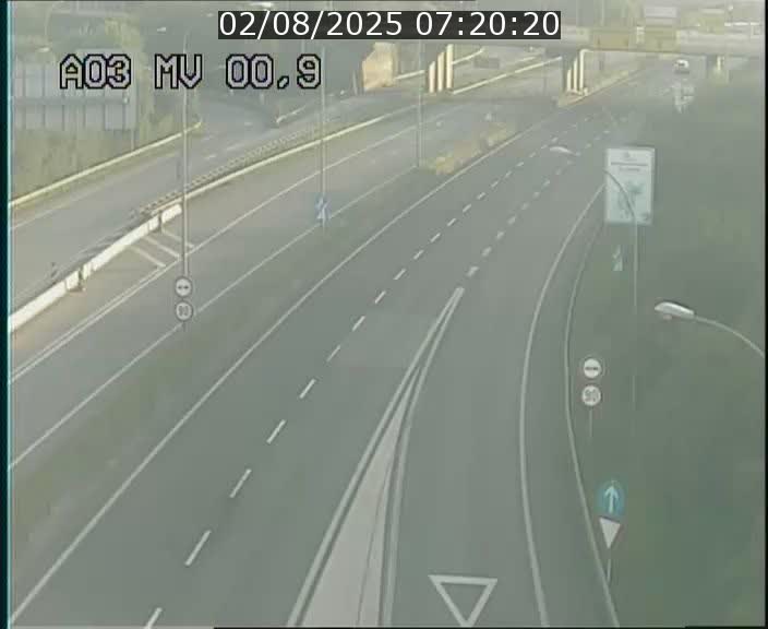 Traffic live webcam Luxembourg Croix de Gasperich - A3 - BK 0.4 - direction Luxembourg