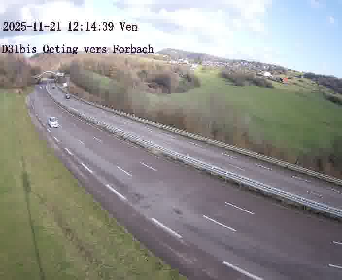 Caméra routière située sur D31bis (France) à Oeting, orientée vers Forbach, surveillant en continu la circulation locale et régionale.