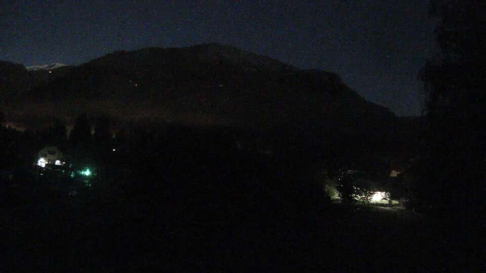 Webcam au niveau de la mairie du village du Bourg d'Oisans, aux pieds de l'Alpe d'Huez et aux portes du parc des Écrins