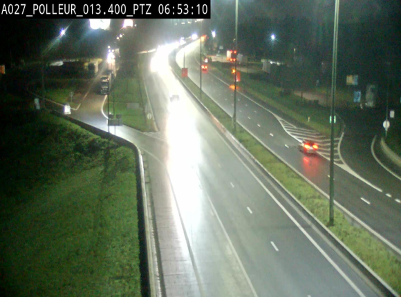 Webcam A27/E42 avec vue sur le parking de l'aire de Polleur, après le Viaduc de Polleur à Theux. Vue orientée vers Liège