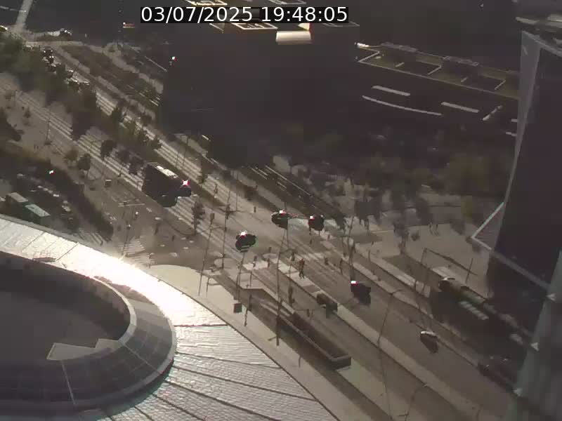 Webcam sur l'avenue John Fitzgerald Kennedy (N51) avec vue sur le Pont rouge (Pont Grande Duchesse Charlotte), l'arrêt Pfaffenthal et l'entrée du quartier Kirchberg