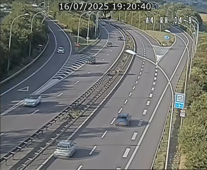 Traffic live webcam Luxembourg Leudelange - A4 - BK 4.9 - direction Luxembourg