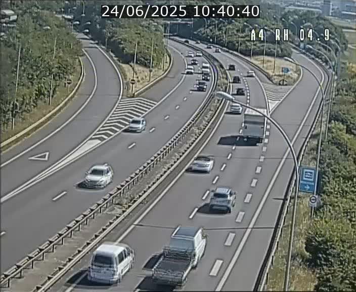 Traffic live webcam Luxembourg Leudelange - A4 - BK 4.9 - direction Luxembourg