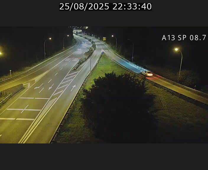 Traffic live webcam Luxembourg Jonction Lankelz - A13 direction Pétange - BK 8.7 