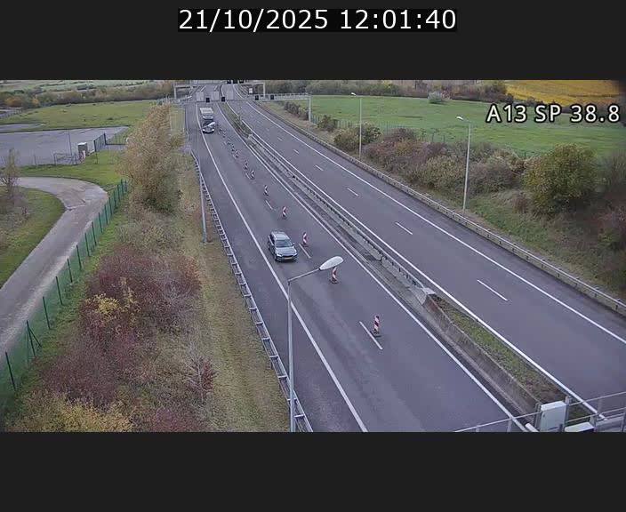 Webcam autoroute A13 à l'entrée ouest du tunnel Markusbierg à Schengen. Vue orientée vers le tunnel et l'Allemagne