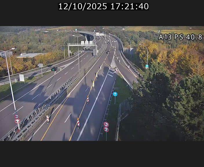 Webcam autoroute A13 à la sortie est du tunnel Markusbierg à Schengen. Vue sur le pont de la Moselle, vers l'Allemagne