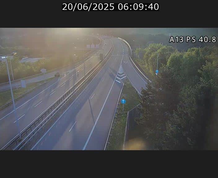 Webcam autoroute A13 à la sortie est du tunnel Markusbierg à Schengen. Vue sur le pont de la Moselle, vers l'Allemagne