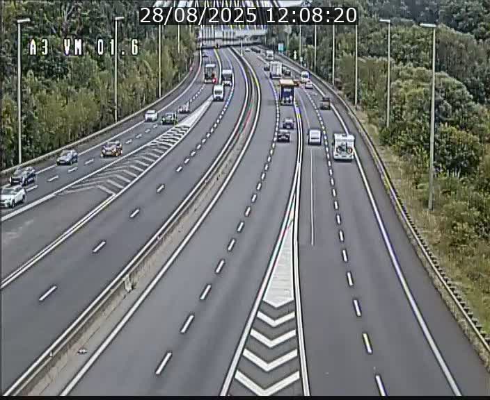 Traffic live webcam Luxembourg - Croix de Gasperich - A3 - BK 1.6 - direction France/Aire de Berchem