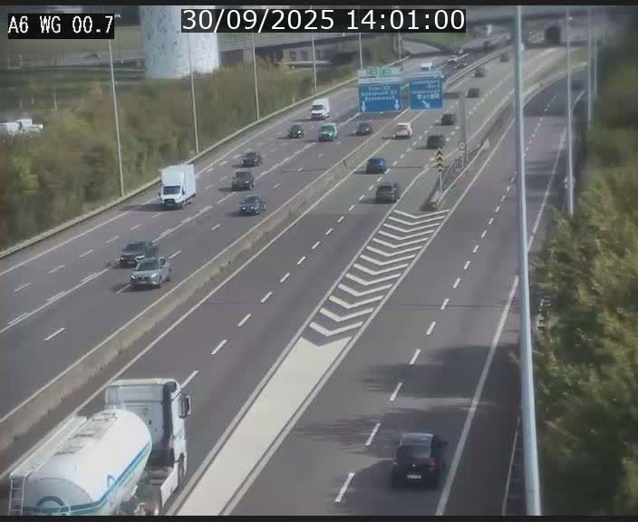 Traffic live webcam Luxembourg Croix de Cessange - A6 - BK 0.7 - direction A3 France