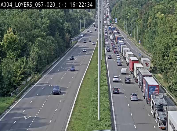 Webcam E411 au niveau du viaduc de Beez à Loyers, entre Champion et Warissoulx. Vue orientée vers Bruxelles