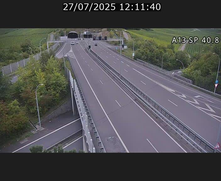 Webcam avec vue sur l'entrée côté allemand du tunnel Markusbierg à Schengen. Vue orientée vers le tunnel et Bettembourg