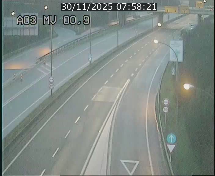 Traffic live webcam Luxembourg Croix de Gasperich - A3 - BK 0.4 - direction Luxembourg