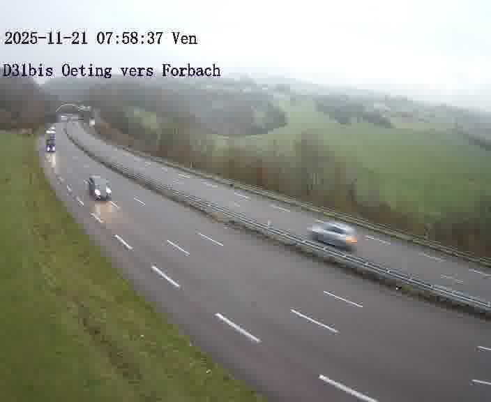 Caméra routière située sur D31bis (France) à Oeting, orientée vers Forbach, surveillant en continu la circulation locale et régionale.