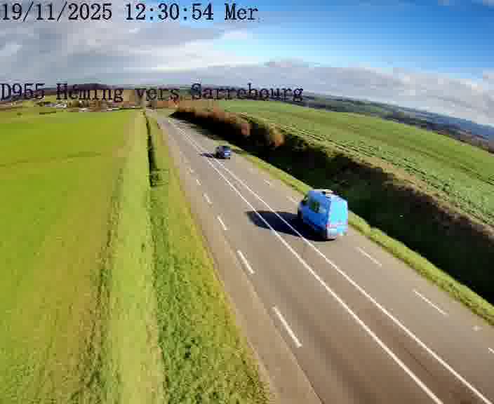 Caméra routière située sur D955 (France) à Heming, orientée vers Sarrebourg, surveillant en continu la circulation locale et régionale.