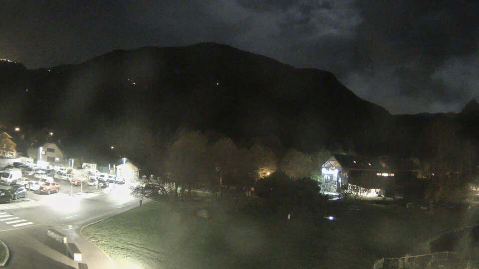 Webcam au niveau de la mairie du village du Bourg d'Oisans, aux pieds de l'Alpe d'Huez et aux portes du parc des Écrins