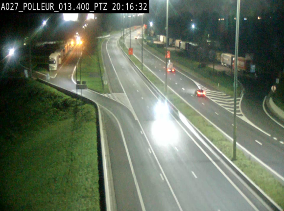 Webcam A27/E42 avec vue sur le parking de l'aire de Polleur, après le Viaduc de Polleur à Theux. Vue orientée vers Liège