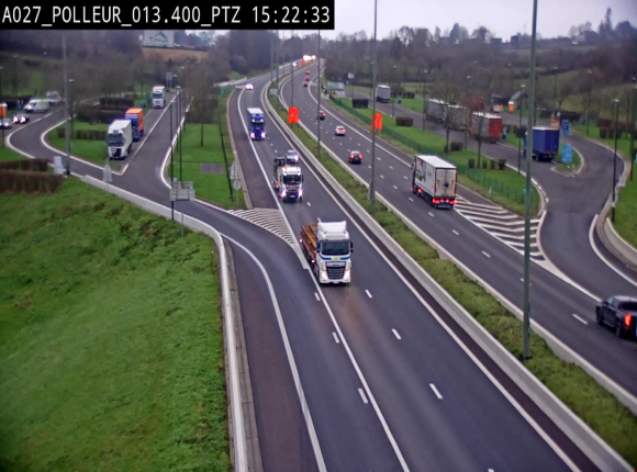 Webcam A27/E42 avec vue sur le parking de l'aire de Polleur, après le Viaduc de Polleur à Theux. Vue orientée vers Liège