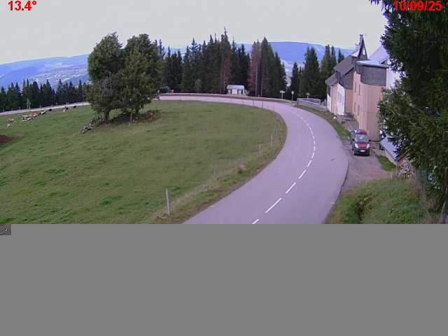 Webcam en haut du col du Ballon d'Alsace sur la D465 à 1075 mètres d'altitude dans les Vosges
