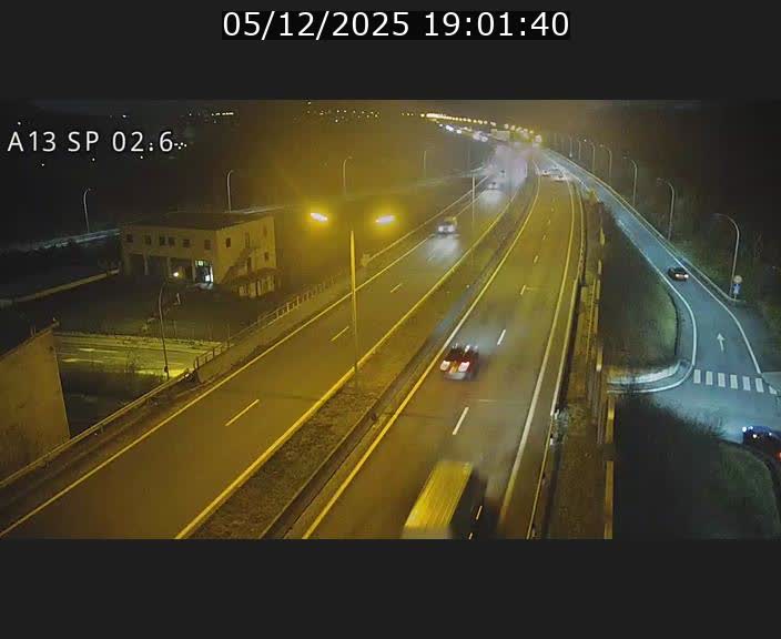 Traffic live webcam Luxembourg Sanem - A13 direction Pétange - BK 2.6