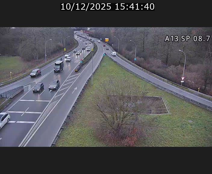 Traffic live webcam Luxembourg Jonction Lankelz - A13 direction Pétange - BK 8.7