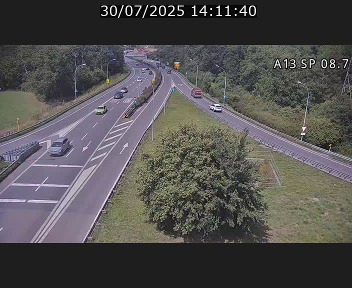 Traffic live webcam Luxembourg Jonction Lankelz - A13 direction Pétange - BK 8.7 