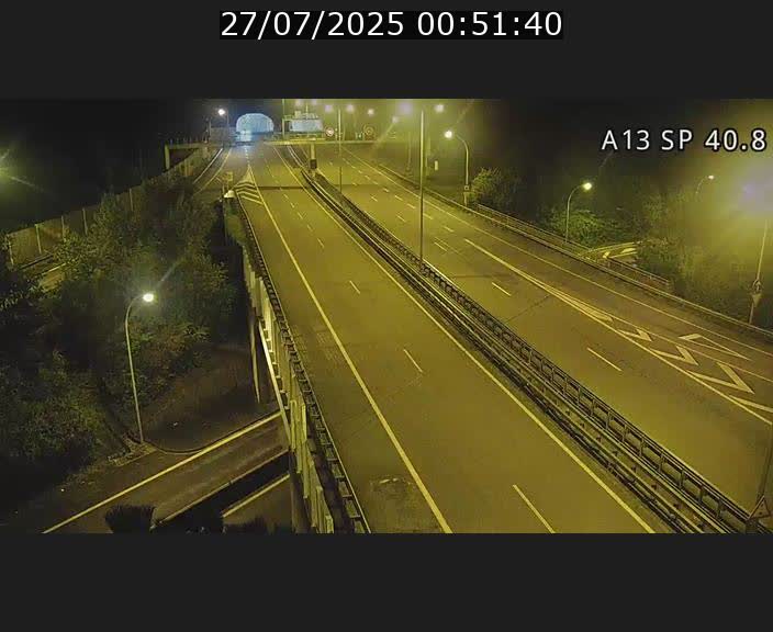 Webcam avec vue sur l'entrée côté allemand du tunnel Markusbierg à Schengen. Vue orientée vers le tunnel et Bettembourg