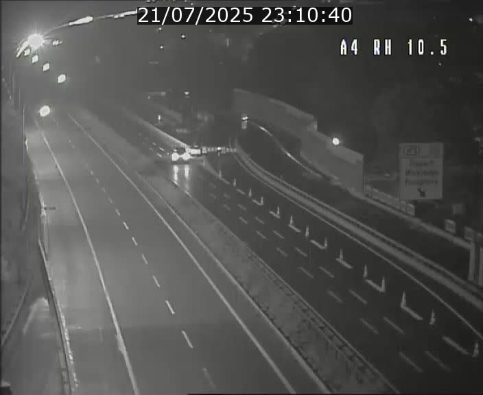 Traffic live webcam Luxembourg Pontpierre - A4 - BK 10.5 - direction Luxembourg