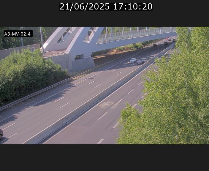 Webcam autoroute de la France (A3) au Luxembourg à Fentange, à proximité de la Croix de Gasperich. Vue orientée vers la Cloche d'Or
