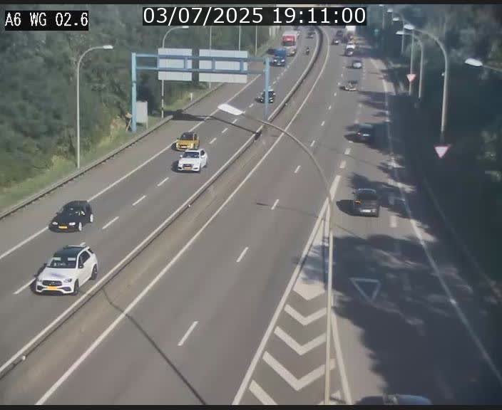 Traffic live webcam Luxembourg Croix de Cessange - A6 - BK 2.6 - direction France/Allemagne
