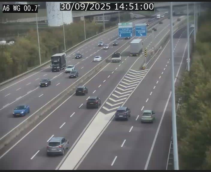 Traffic live webcam Luxembourg Croix de Cessange - A6 - BK 0.7 - direction A3 France