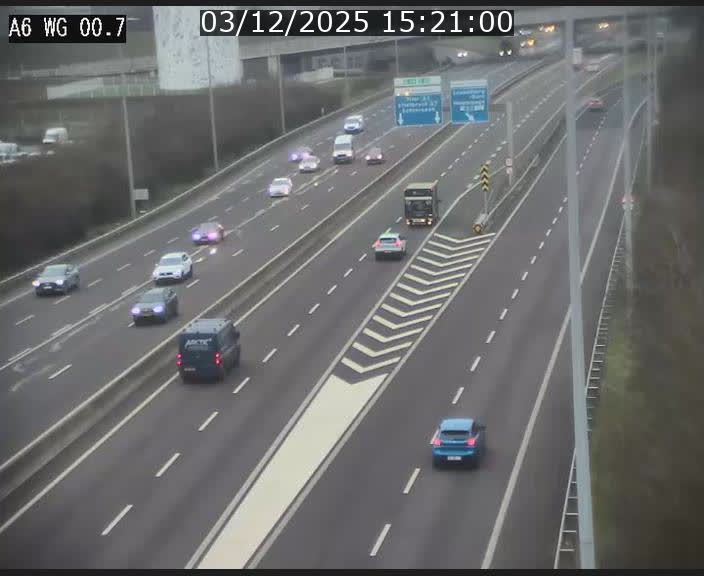 Traffic live webcam Luxembourg Croix de Cessange - A6 - BK 0.7 - direction A3 France