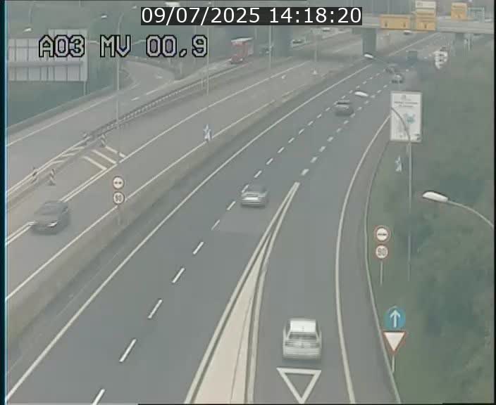 Traffic live webcam Luxembourg Croix de Gasperich - A3 - BK 0.4 - direction Luxembourg
