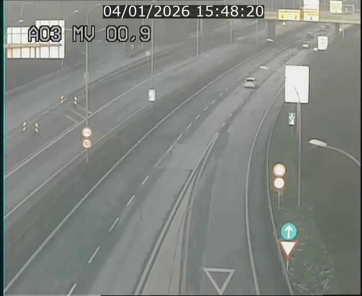 Traffic live webcam Luxembourg Croix de Gasperich - A3 - BK 0.4 - direction Luxembourg