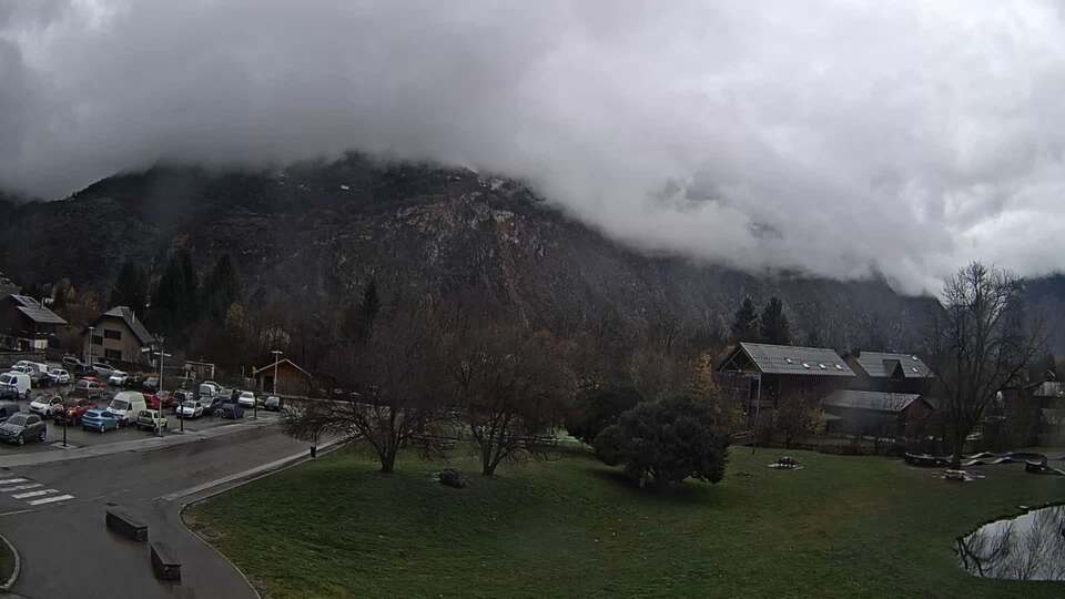 Webcam au niveau de la mairie du village du Bourg d'Oisans, aux pieds de l'Alpe d'Huez et aux portes du parc des Écrins