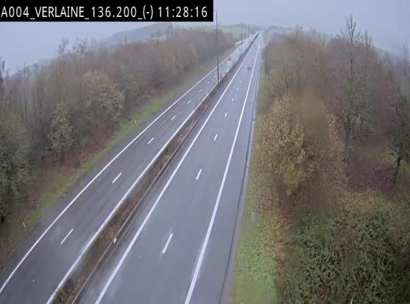Webcam sur l'E411 à hauteur du pont surplombant la N40, à proximité de la sortie 26 Verlaine - Libramont-Chevigny. Vue orientée vers Namur
